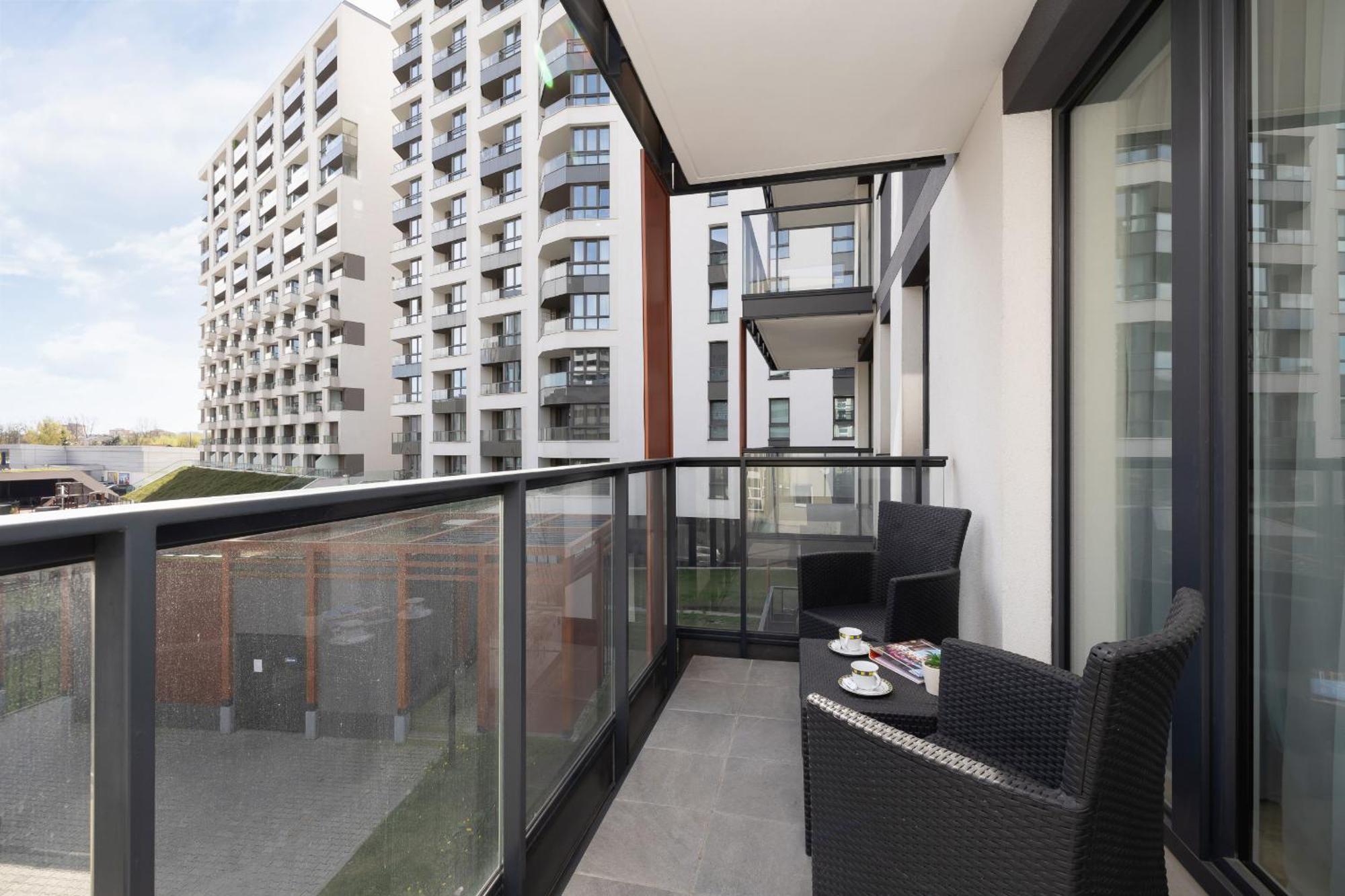 Elegant Apartment In Cracow With Balcony, Parking And Desk By Noclegi Renters Krakkó Kültér fotó